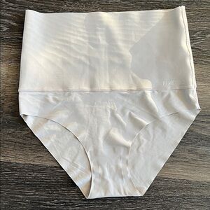 (23) NWOT Finetoo underwear